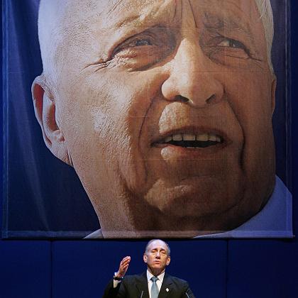 Ehud Olmert is in Ariel Sharon's shadow. <font size=-2>(Source: Spiegel)</font>