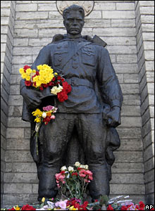 The Talinn statue depicts a tired Russian soldier returning home after defeating the Nazis. <font size=-2>(Source: BBC)</font>