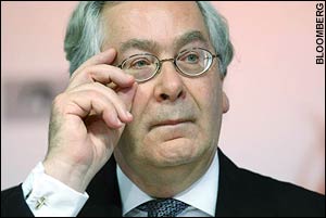 Mervyn King, Governor of the Bank of England. <font face=Arial size=-2>(Source: Bloomberg)</font>