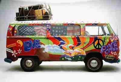 Volkswagen love bus from the 1960s <font face=Arial size=-2>(Source: worldcarfans.com)</font>