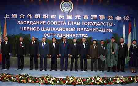 Shanghai Cooperation Organization group meeting in Dushanbe, capital of Tajikistan. <font face=Arial size=-2>(Source: Xinhua)</font>