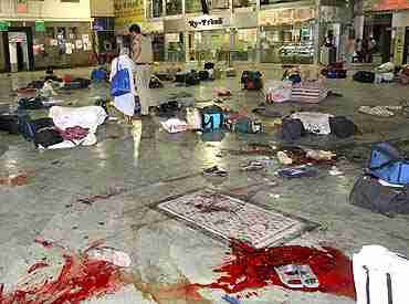 The CST Railway Station in Mumbai, in the aftermath of the attack <font face=Arial size=-2>(Source: outlookindia.com)</font>