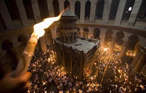 Holy Fire ceremony at the Church of the Holy Sepulcher in Jerusalem, at midnight today <font face=Arial size=-2>(Source: VOA)</font>