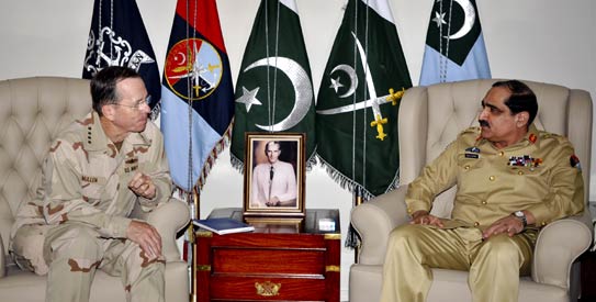 Adm. Mike Mullen meets with Pakistans Chairman Joint Chiefs of Staff Committee General Khalid Shameem Wynne (Dawn)