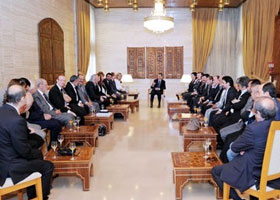 Assad meets with artists (Sana)