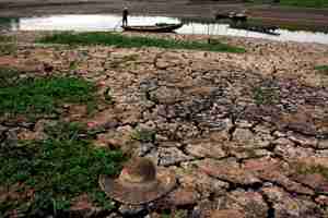 Parched irrigation canal in central China's Hubei province (Reuters)