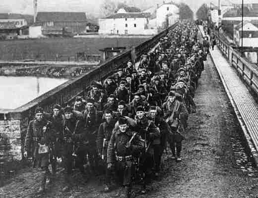 US troops cross Moselle into Germany in WW1 in 1917