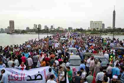 Protesters flood Tahrir Square on Friday (Bikya Masr)