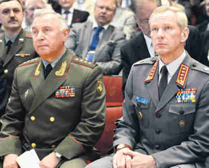 Russian General Nikolai Makarov (left) (Helsinki Times)