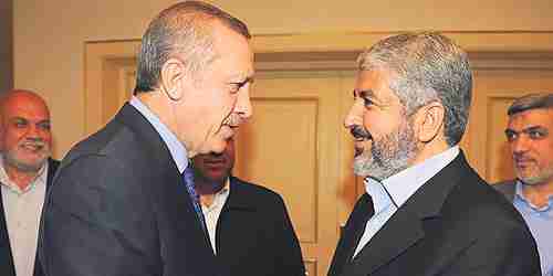 Recep Tayyip Erdogan shakes hands with Khaled Mashaal (EPA)