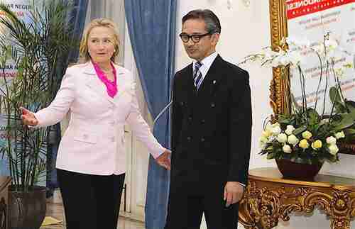 Hillary Clinton and Indonesia's Foreign Minister Marty Natalegawa on Monday (Reuters)