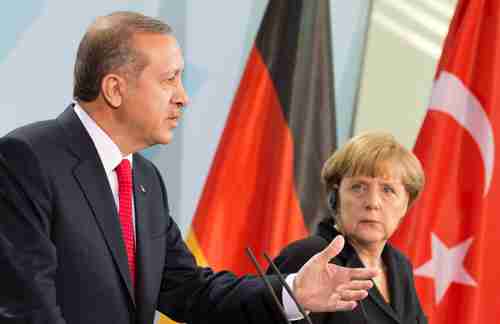 Erdogan and Merkel at press conference in Berlin on Wednesday.  (dapd)