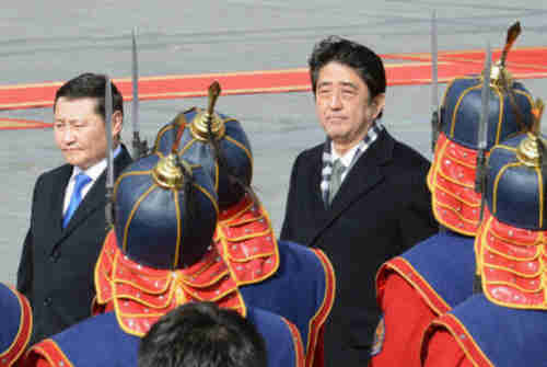 Norov Altankhuyag and Shinzo Abe in Mongolia (Kyodo)