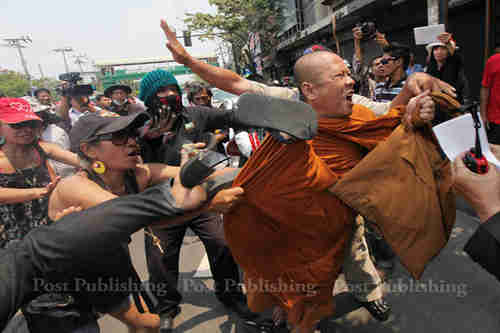 'Red Shirt' pro-government protesters earlier this week (Bangkok Post)