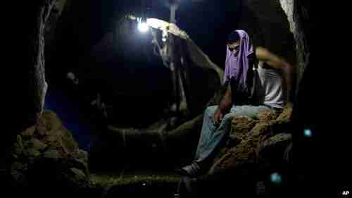 Tunnel underneath wall separating Gaza and Egypt (AP)