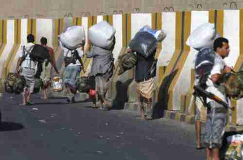 Members of the Yemeni presidential guards, wearing civilian clothes, leave the presidential palace with their belongings in Sanaa on Wednesday, after being driven off by Houthi militias (Reuters)