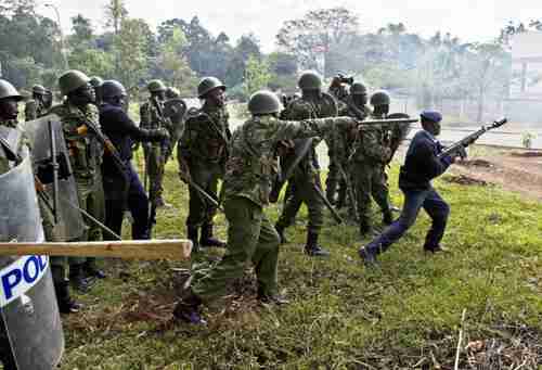 Kenyan security forces at Garissa University College on Thursday (AFP)