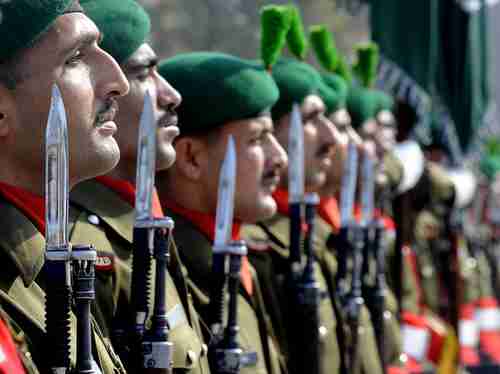 Pakistan army soldiers