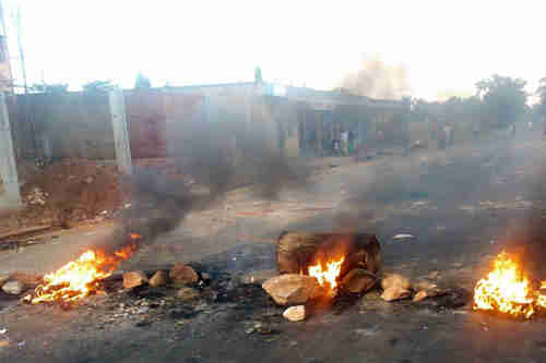 Burning barricades in Bujumbura, Burundi's capital city, last year (UN)