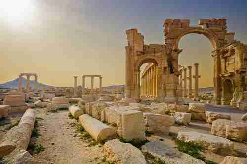 Ruins of Hadrians Gate, Palmyra -- what it used to look like before the ISIS invasion (Getty)