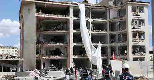 Police headquarters in Mardin after bombing on Wednesday (Reuters)