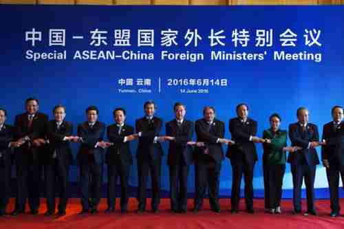 Silly group picture of foreign ministers at Tuesday's ASEAN meeting purporting to portray unity (AFP)