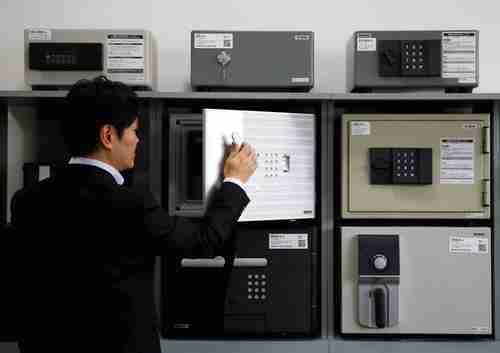 Man shops for vault in which to store cash