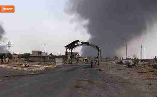 Smoke rising from a burning oil well in the town of Qayyara as set on fire by ISIS as they fled the town (Rudaw)