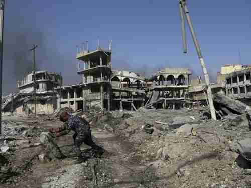 Iraqi security forces advance during fighting against ISIS militants in western Mosul (AP)