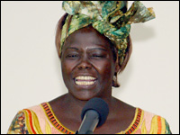 Nobel Peace Prize winner Wangari Maathai in Nairobi, Oct. 8, 2004. <font size=-2>(Source: Reuters)</font>